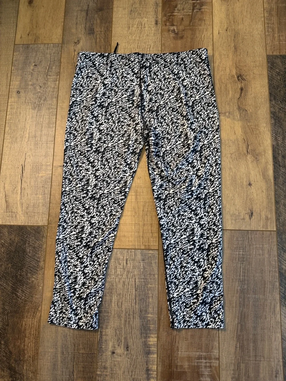 Nike Pronto Essential Running Cropped Leggings Black & White Pattern Size XL
